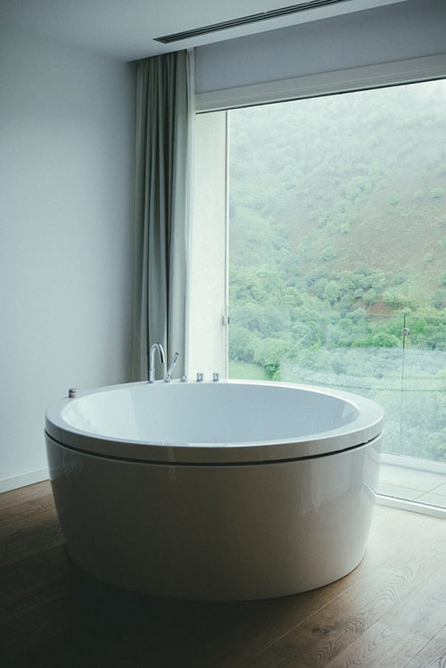 How much does it cost to replace a bathtub?